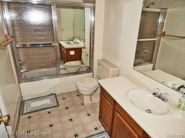 2263 North Fairview Lane Rochester, MI 48306 - Photo 14 of 21 guest.full.bath.jpg