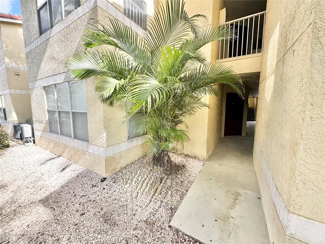 $1,799 | 643 Vista Isles Drive, Unit 1813, Sunrise, FL 33325
