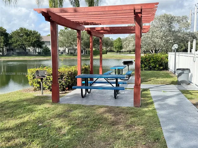 $1,799 | 643 Vista Isles Drive, Unit 1813, Sunrise, FL 33325