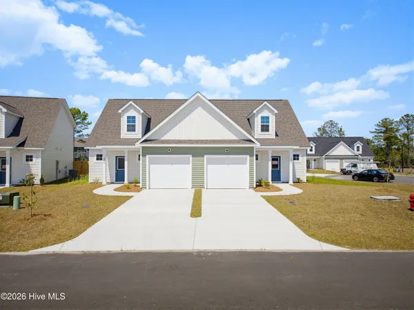 $304,900 | 208 Sandpiper Place, Sneads Ferry, NC 28460
