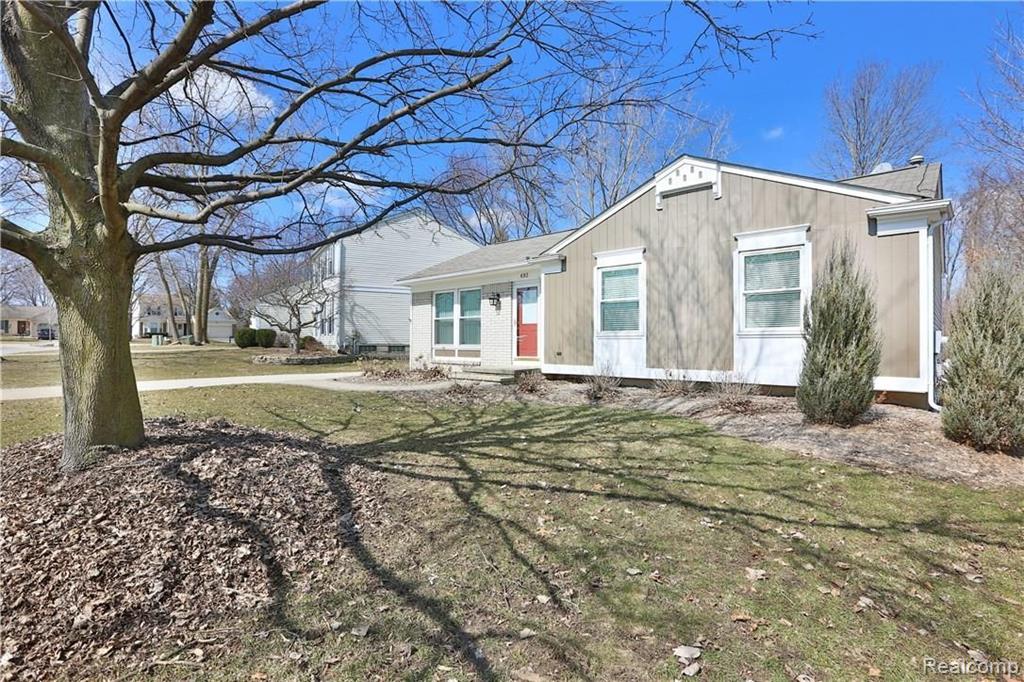 693 Bolinger Street Rochester Hills, MI 48307 - Photo 2 of 21