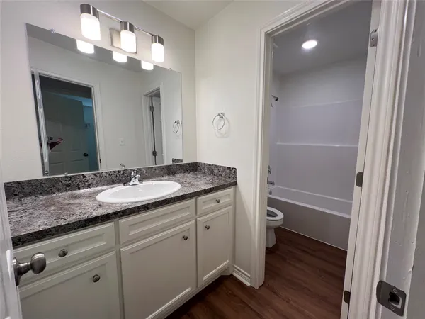 $950 | 1231 Sycamore Avenue, Unit A, Huntsville, TX 77340