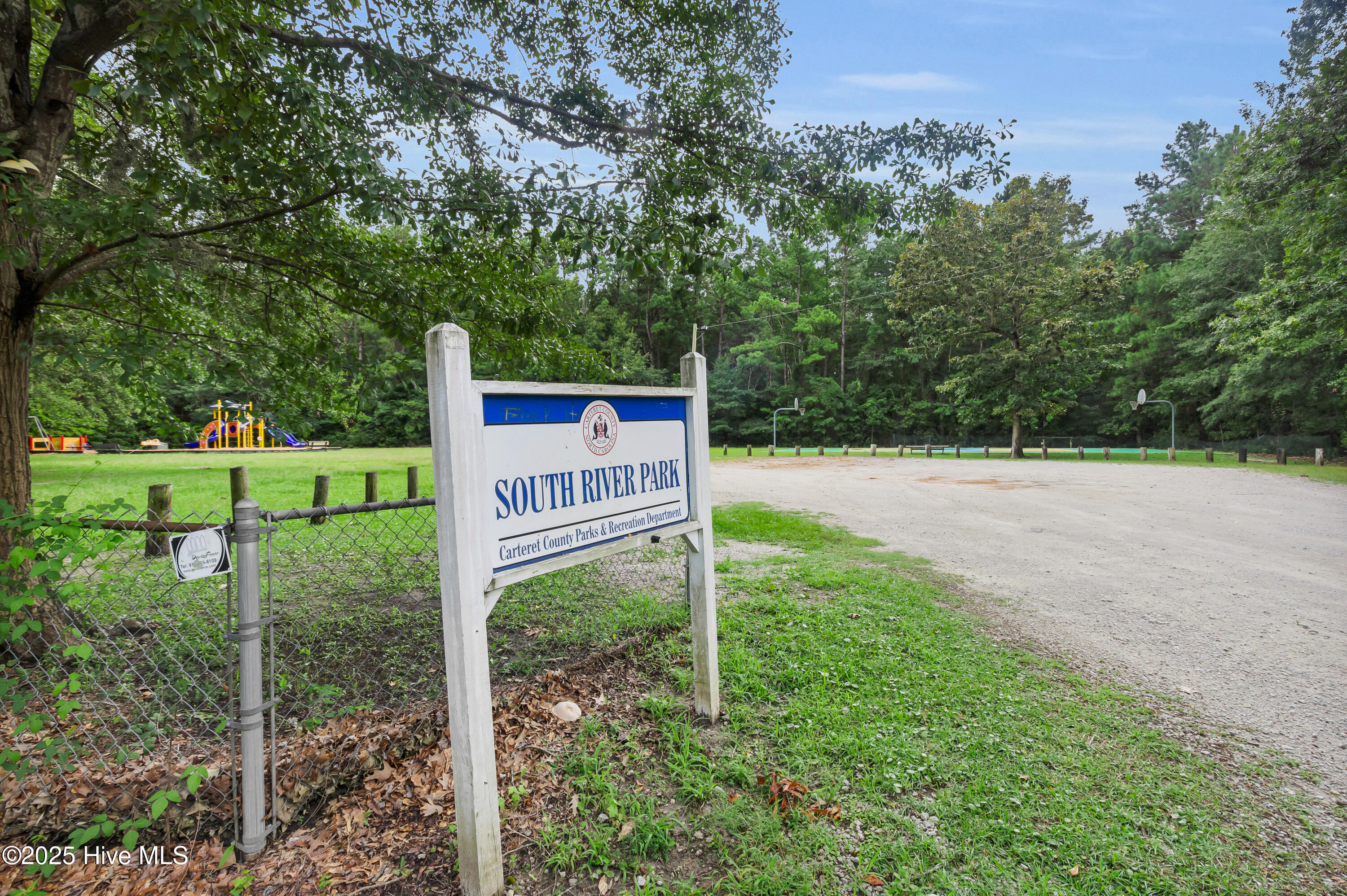 695 Sandy Point Drive Beaufort, NC 28516 - Photo 20 of 22 46