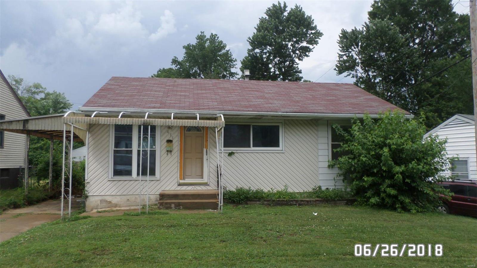 411 Cameron Road St. Louis, MO 63137 - Photo 1 of 9