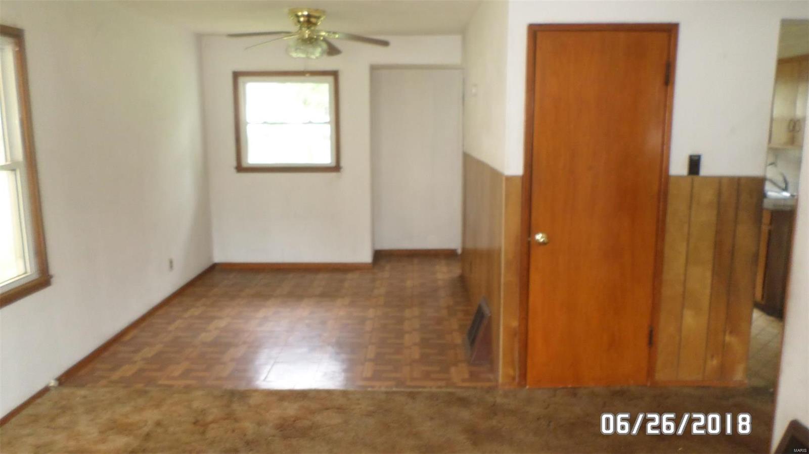 411 Cameron Road St. Louis, MO 63137 - Photo 2 of 9