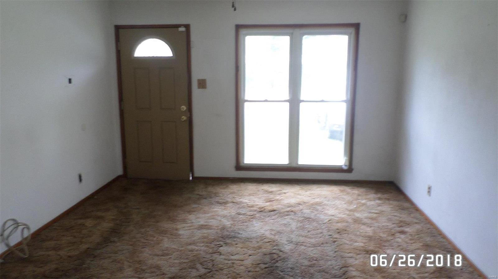 411 Cameron Road St. Louis, MO 63137 - Photo 3 of 9