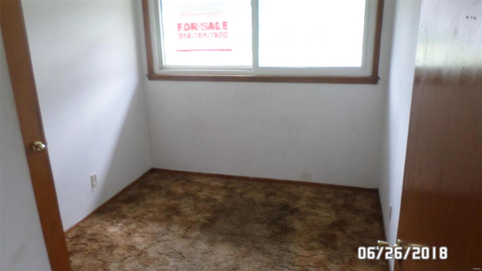 411 Cameron Road St. Louis, MO 63137 - Photo 4 of 9