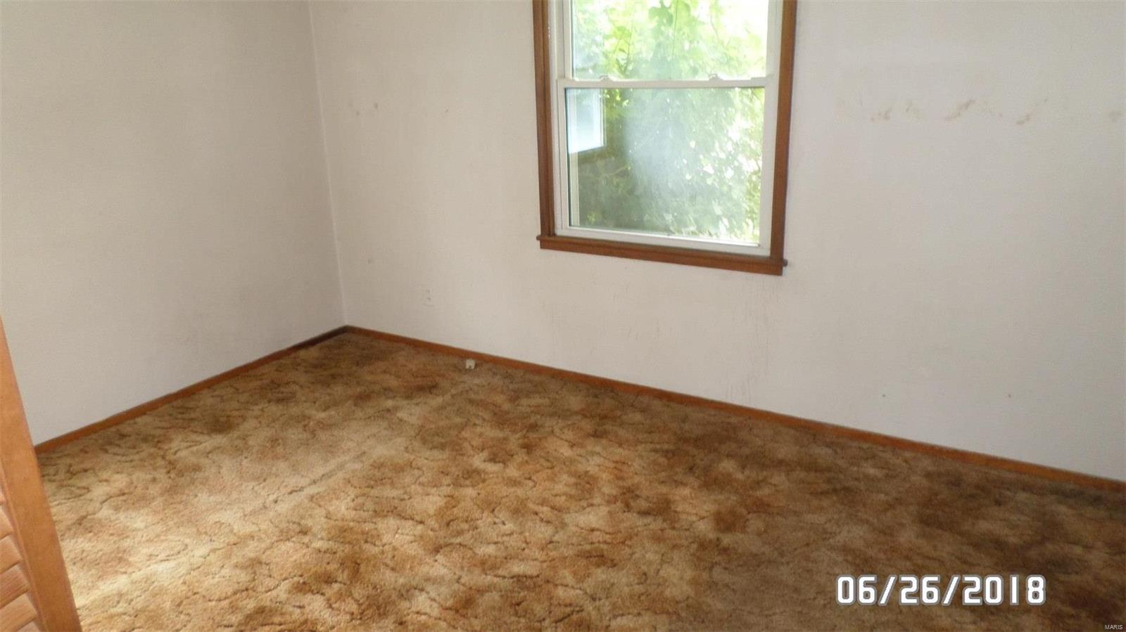 411 Cameron Road St. Louis, MO 63137 - Photo 6 of 9