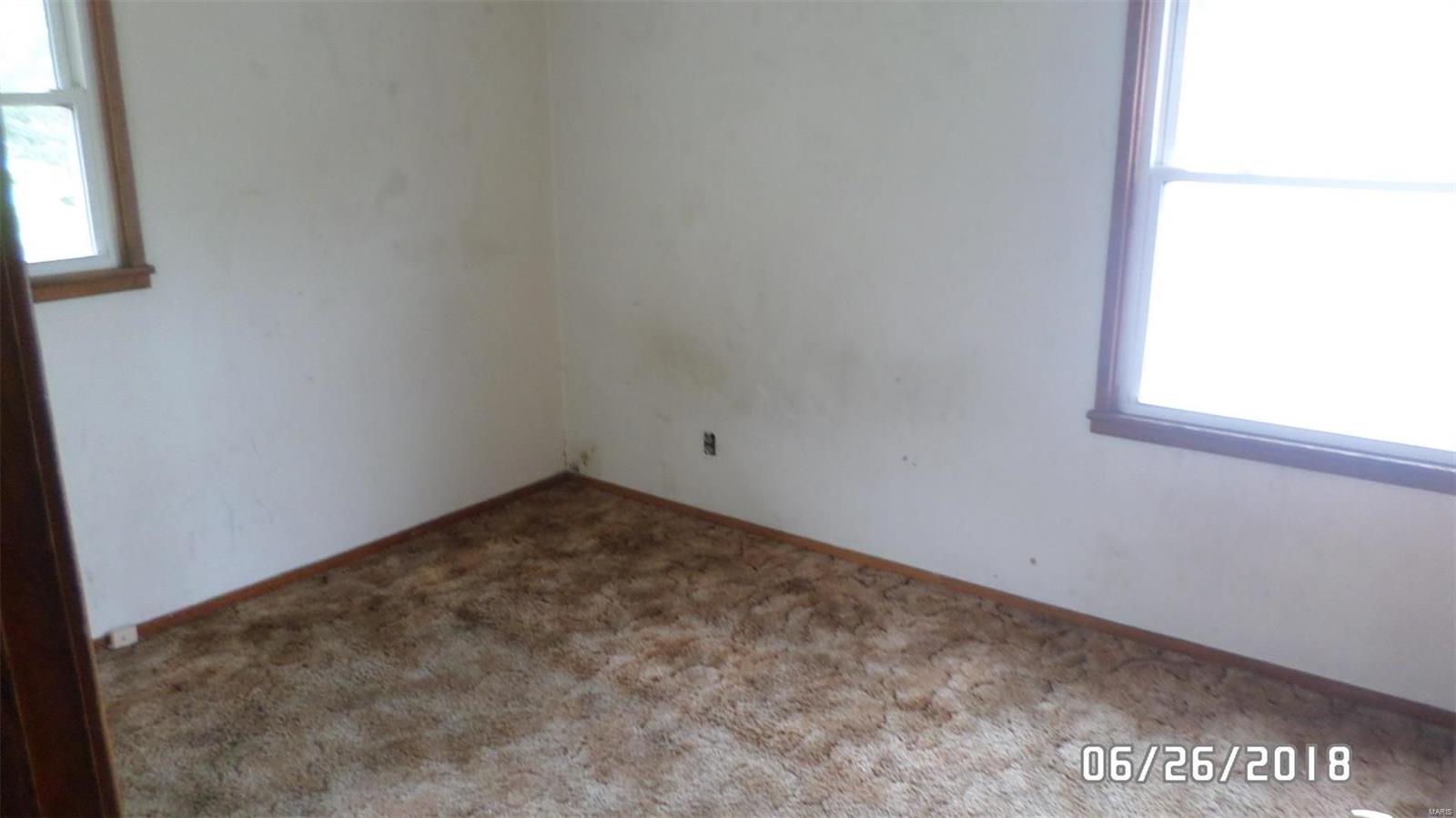 411 Cameron Road St. Louis, MO 63137 - Photo 7 of 9