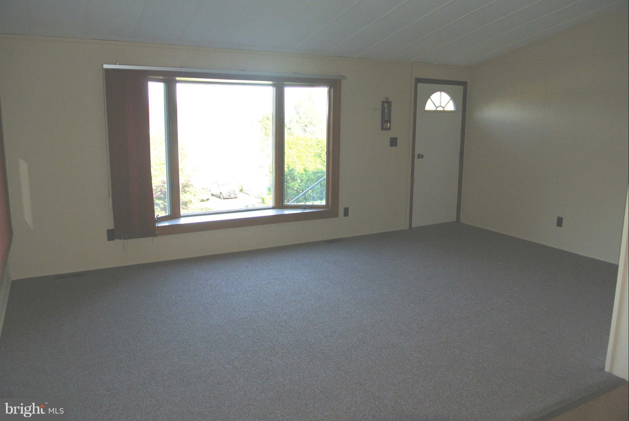 42125 Ridge Road Mechanicsville, MD 20659 - Photo 2 of 18 Living Room
