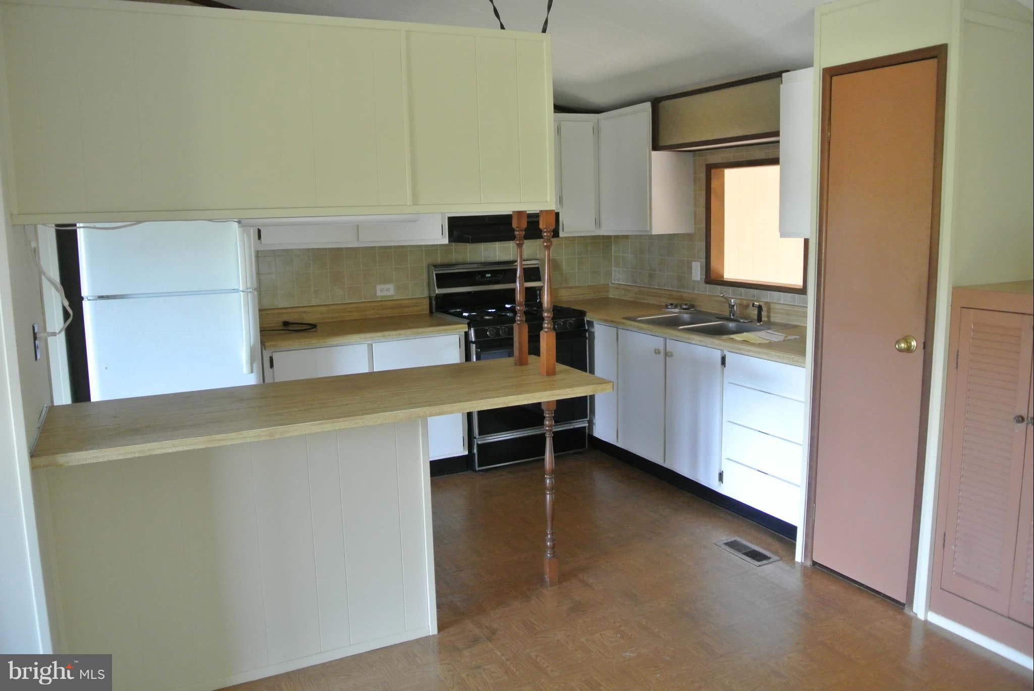 42125 Ridge Road Mechanicsville, MD 20659 - Photo 4 of 18 Kitchen