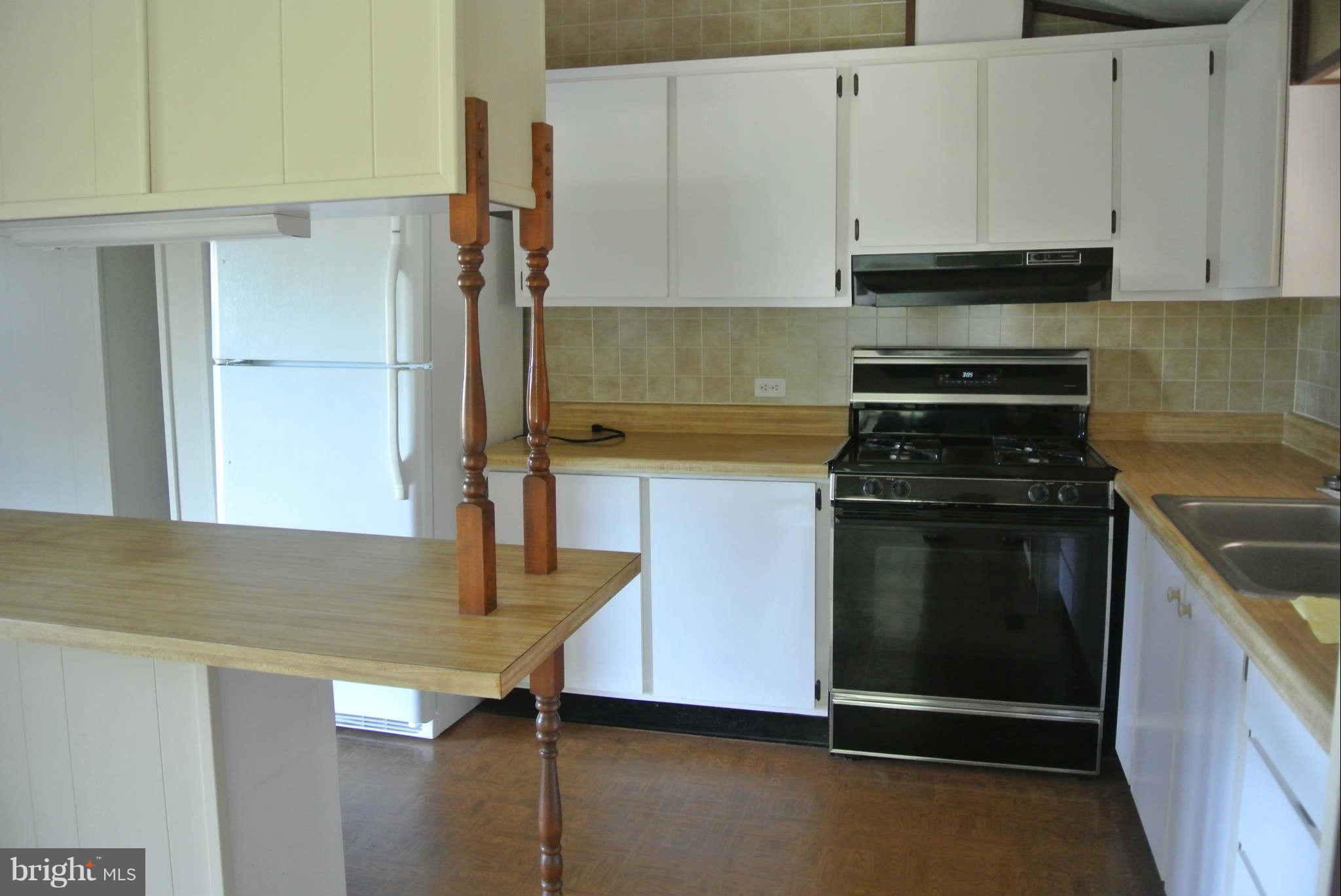 42125 Ridge Road Mechanicsville, MD 20659 - Photo 5 of 18 Kitchen
