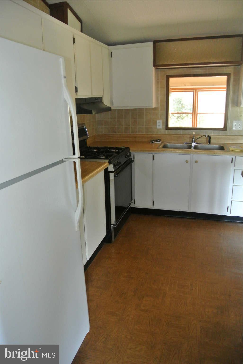 42125 Ridge Road Mechanicsville, MD 20659 - Photo 6 of 18 Kitchen