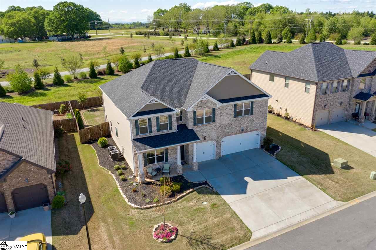 324 Stoneleigh Road Simpsonville, SC 29681 - Photo 2 of 30 Gallery Image 2