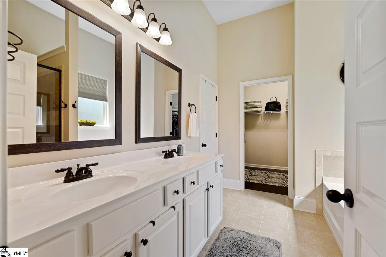 324 Stoneleigh Road Simpsonville, SC 29681 - Photo 14 of 30 Gallery Image 14
