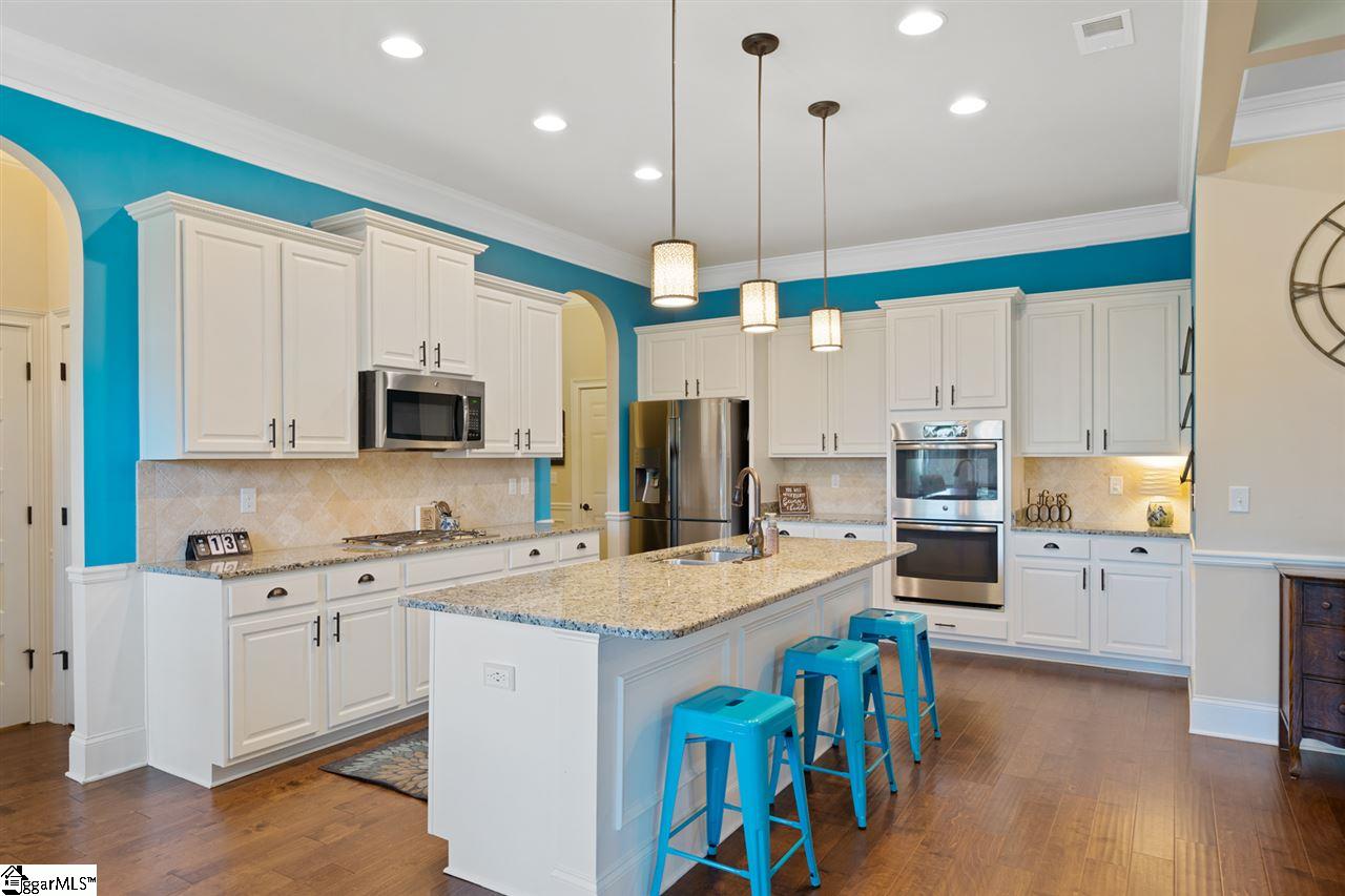 324 Stoneleigh Road Simpsonville, SC 29681 - Photo 9 of 30 Gallery Image 9