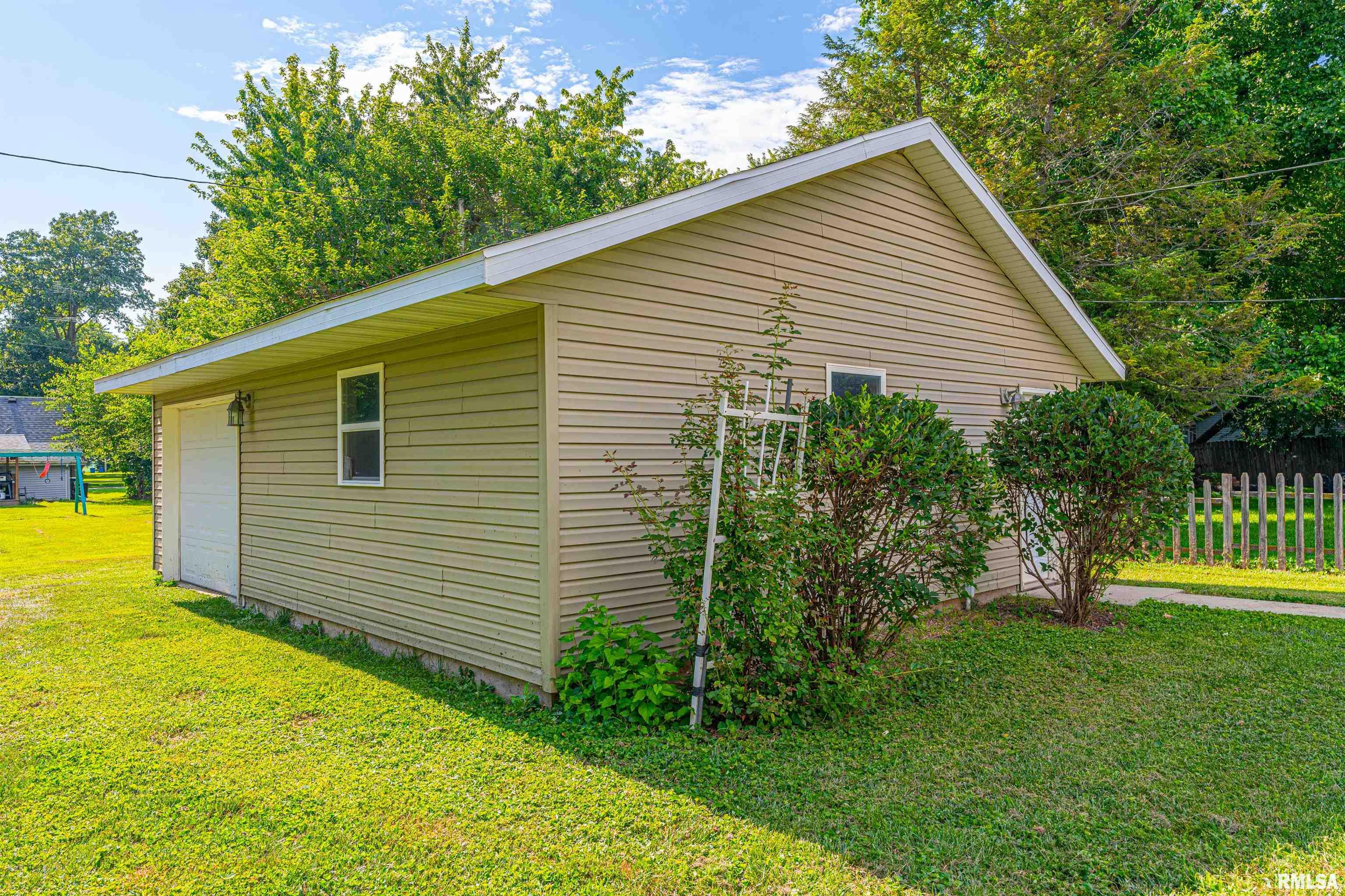 604 South Mary Street Atlanta, IL 61723 - Photo 36 of 38