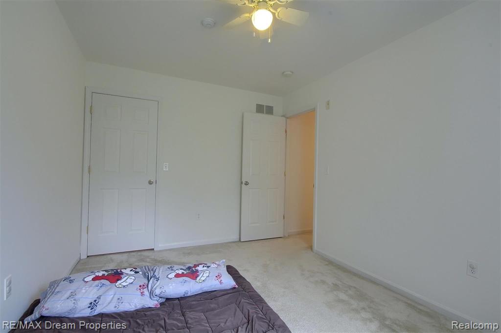 49015 Hawksburry Road Canton, MI 48188 - Photo 25 of 39