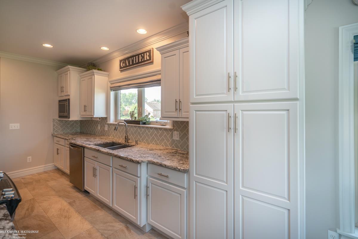 34501 Blue Spruce Road New Baltimore, MI 48047 - Photo 11 of 50 50056538-10.JPG