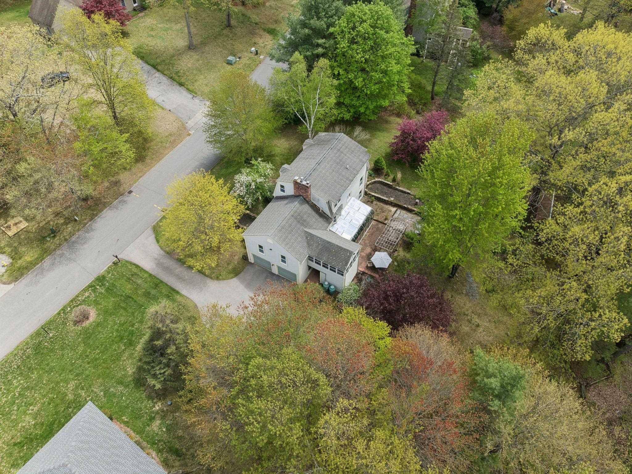 8 Queens Way Merrimack, NH 03054 - Photo 2 of 37