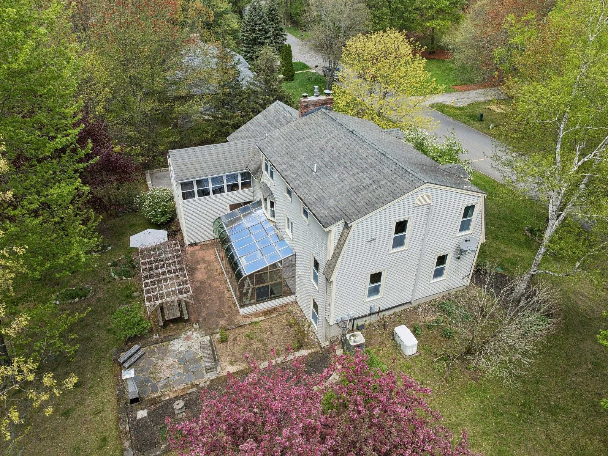 8 Queens Way Merrimack, NH 03054 - Photo 3 of 37