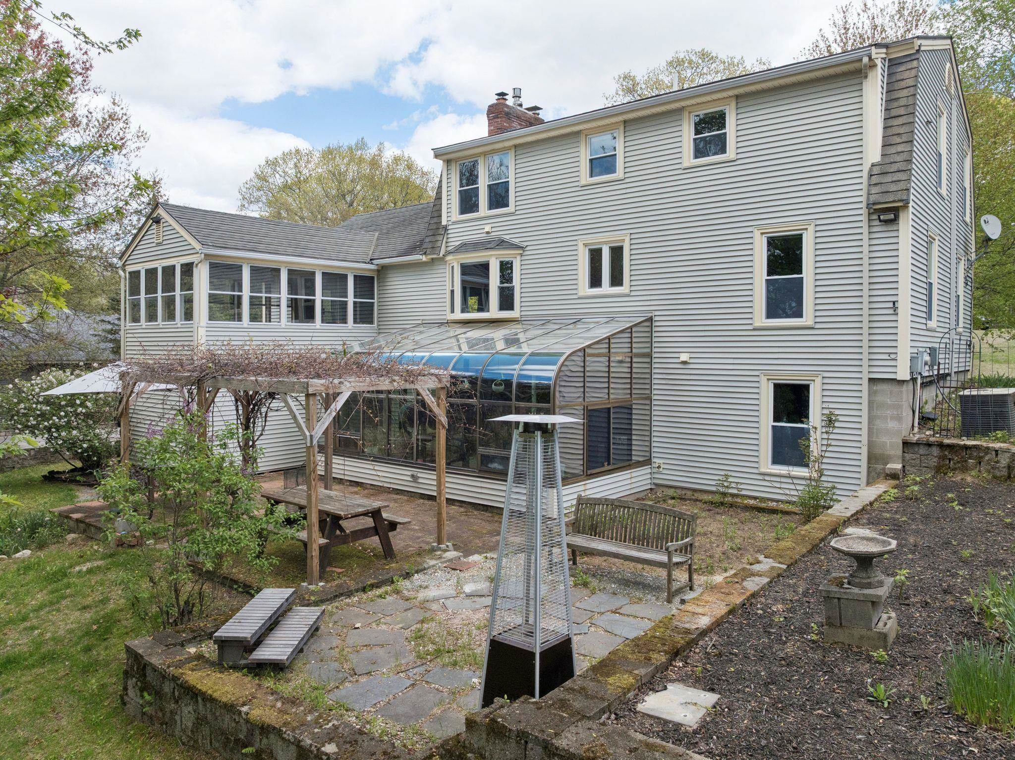 8 Queens Way Merrimack, NH 03054 - Photo 4 of 37