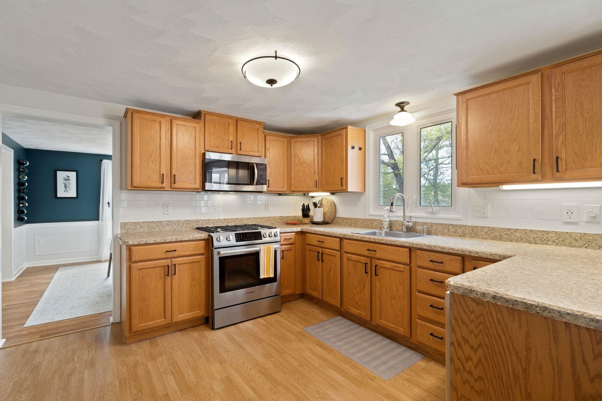 8 Queens Way Merrimack, NH 03054 - Photo 8 of 37