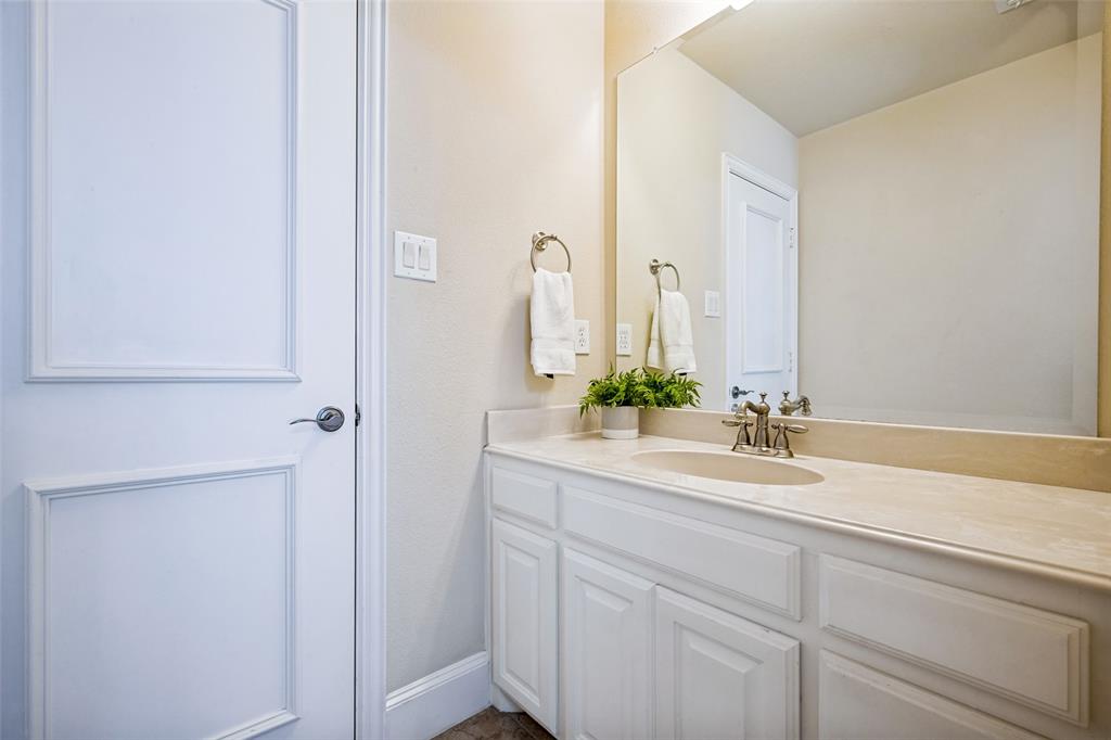 205 Thistle Ridge Denton, TX 76210 - Photo 28 of 40 Upstairs full bathroom