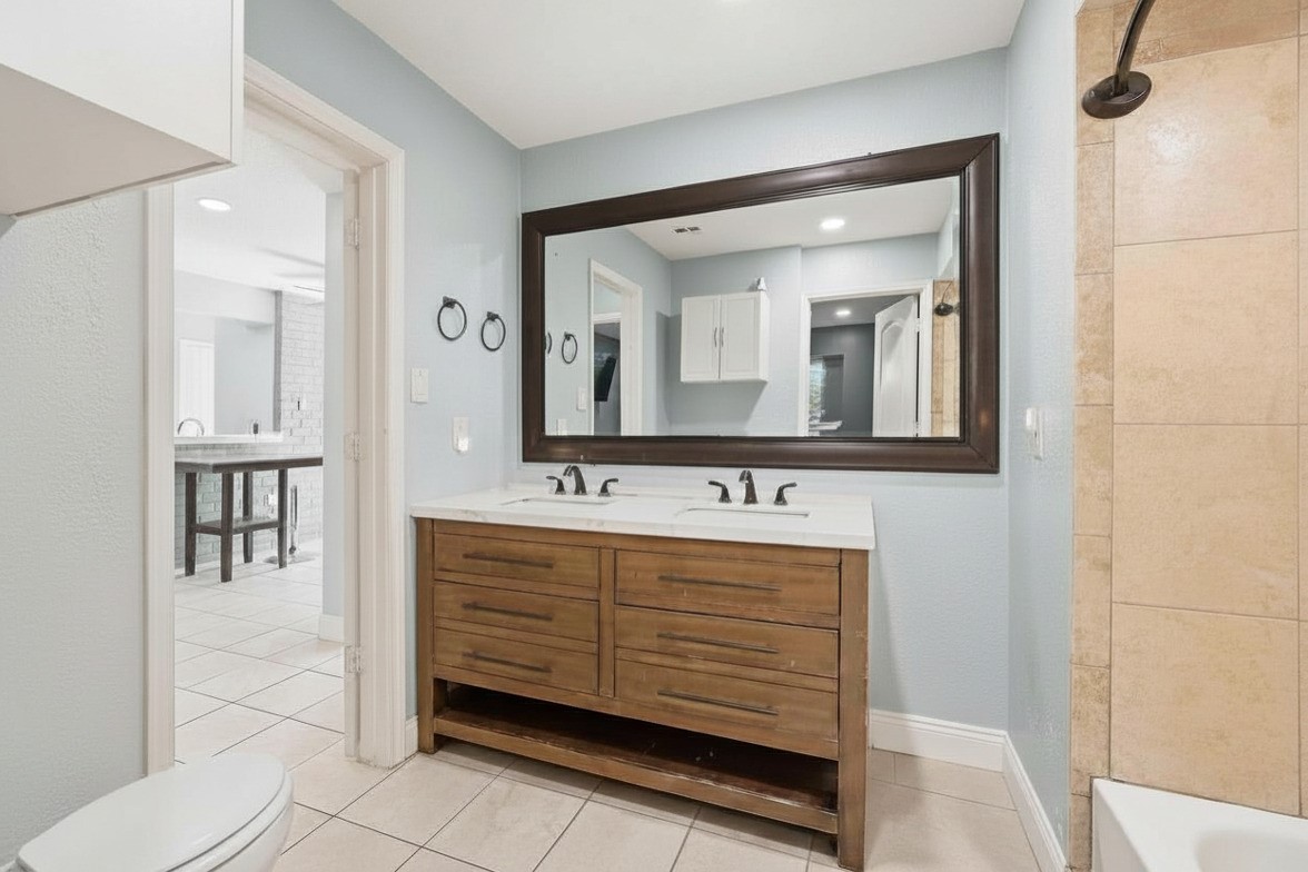 9458 Neuens Road, Unit 9458 Houston, TX 77080 - Photo 15 of 22 Bathroom