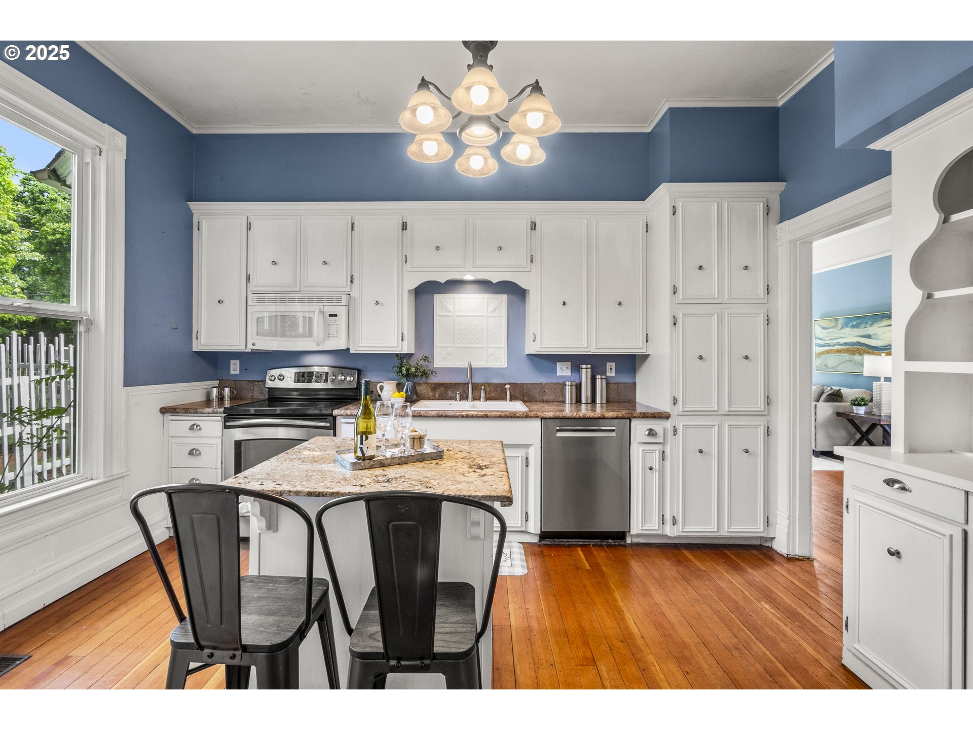1067 Oak Street Silverton, OR 97381 - Photo 11 of 45 Kitchen