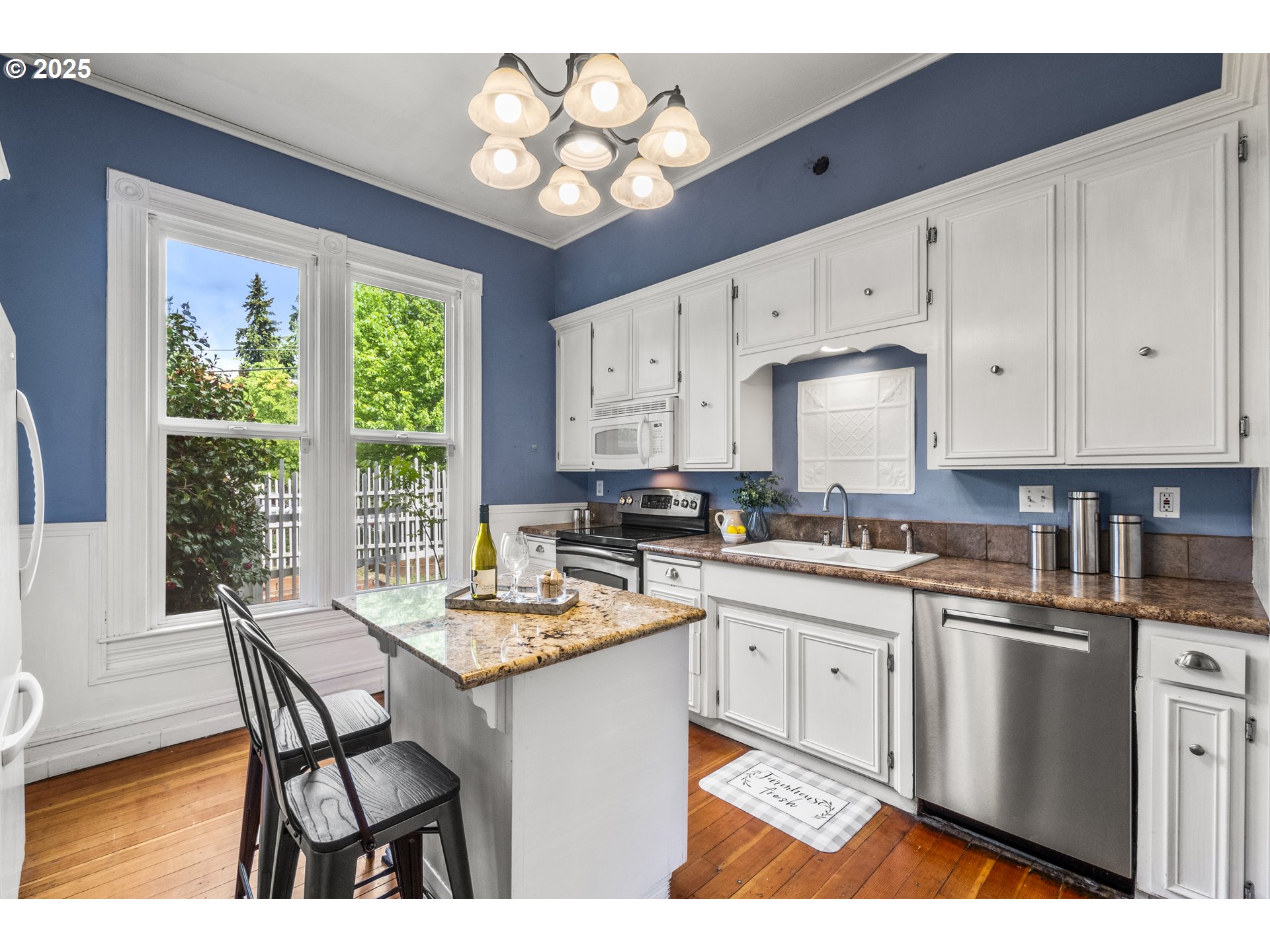 1067 Oak Street Silverton, OR 97381 - Photo 12 of 45 Kitchen