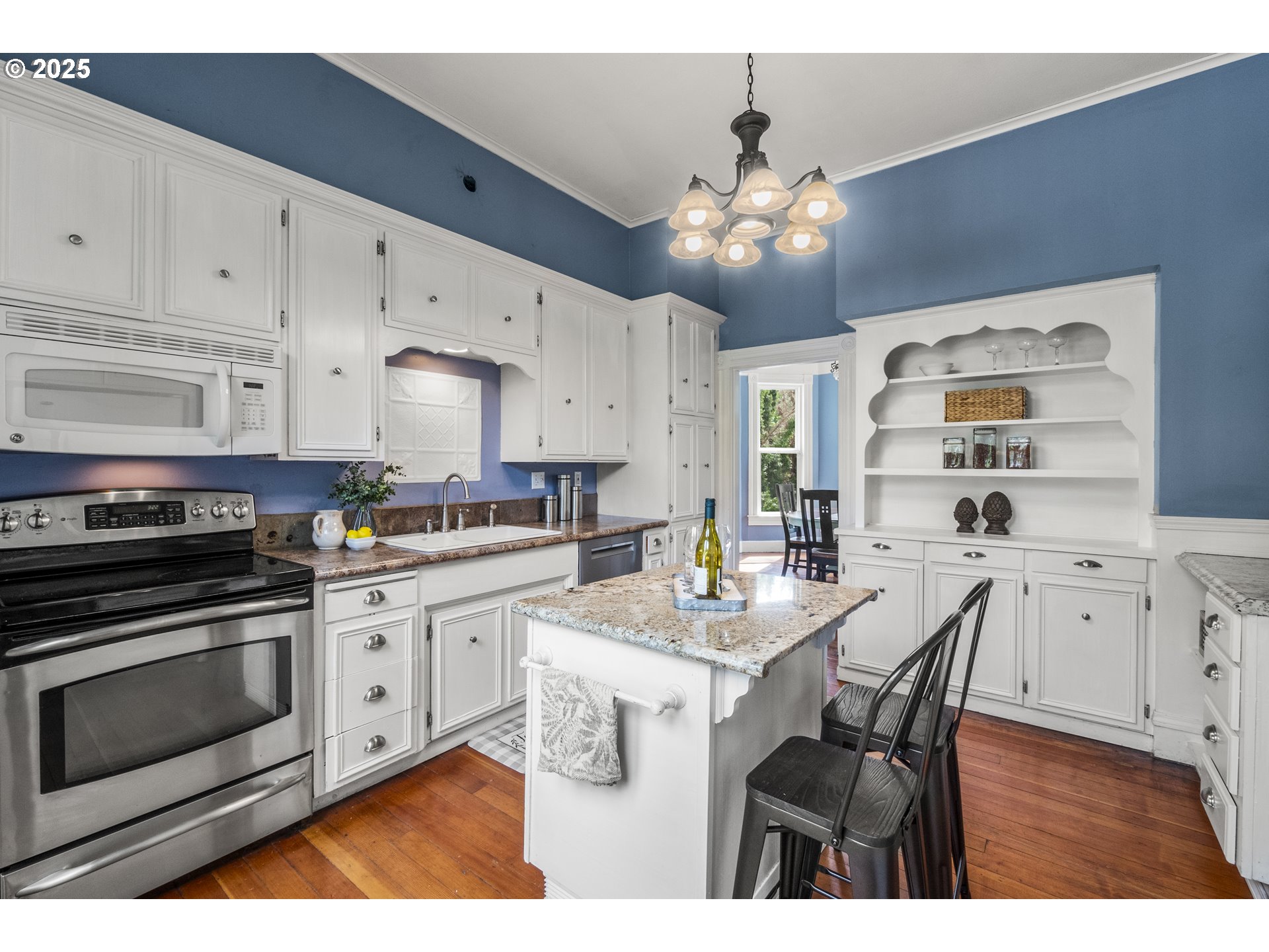 1067 Oak Street Silverton, OR 97381 - Photo 13 of 45 Kitchen