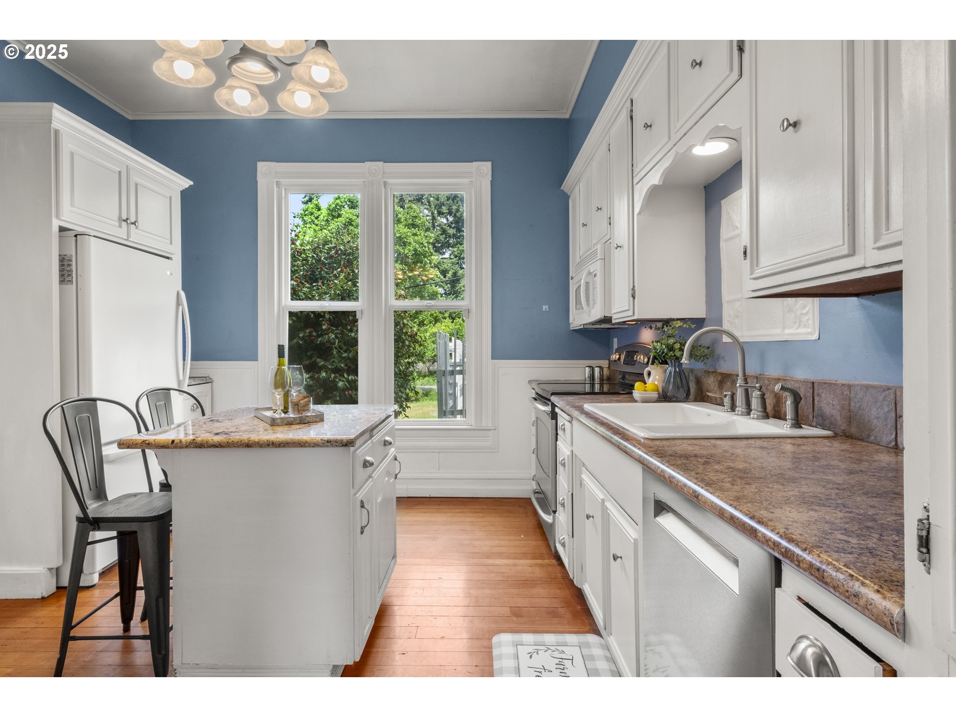 1067 Oak Street Silverton, OR 97381 - Photo 14 of 45 Kitchen