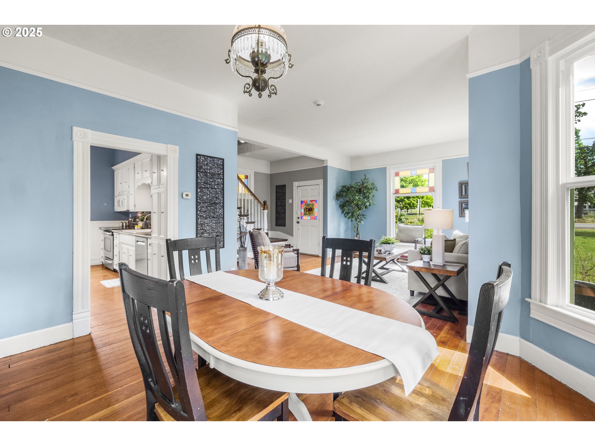 1067 Oak Street Silverton, OR 97381 - Photo 16 of 45 Dining Area