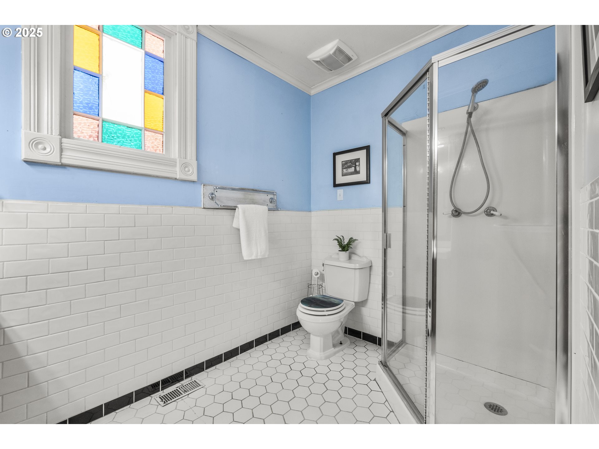 1067 Oak Street Silverton, OR 97381 - Photo 19 of 45 Bathroom