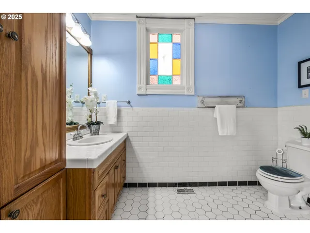 $655,000 | 1067 Oak Street, Silverton, OR 97381