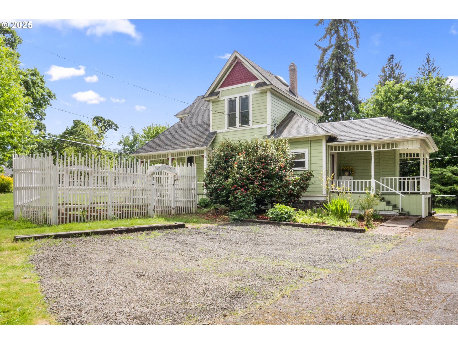 1067 Oak Street Silverton, OR 97381 - Photo 2 of 45 View