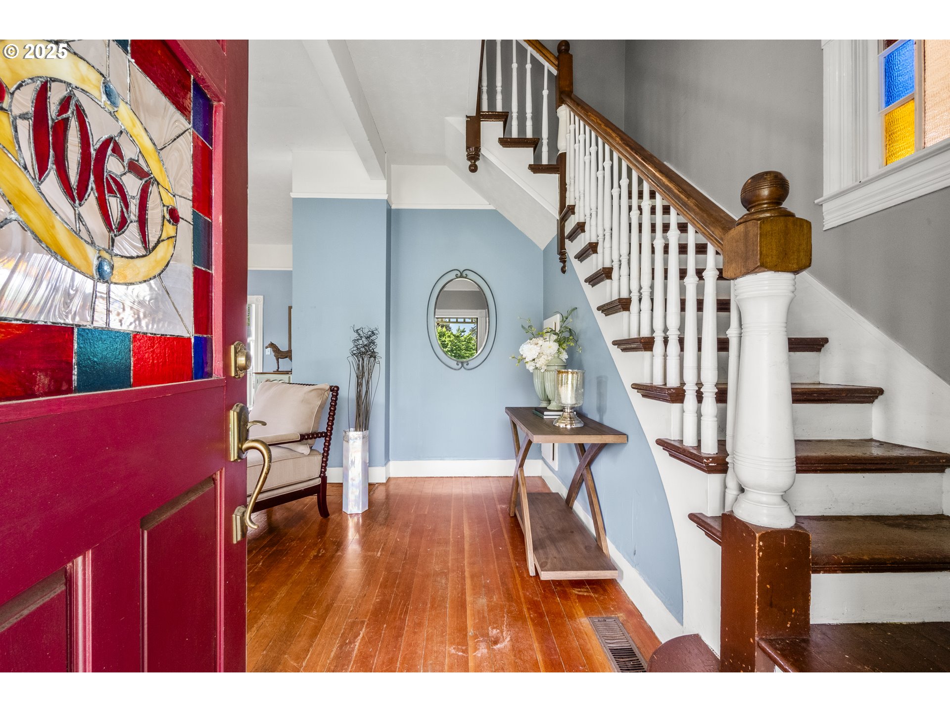 1067 Oak Street Silverton, OR 97381 - Photo 24 of 45 Living Room/Entrance