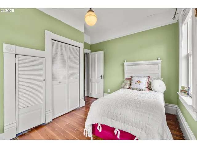 $655,000 | 1067 Oak Street, Silverton, OR 97381