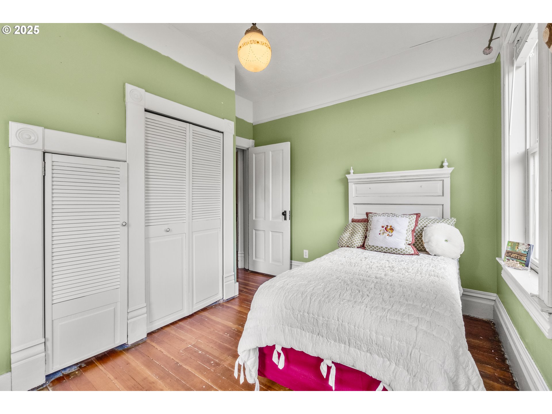 1067 Oak Street Silverton, OR 97381 - Photo 30 of 45 Bedroom