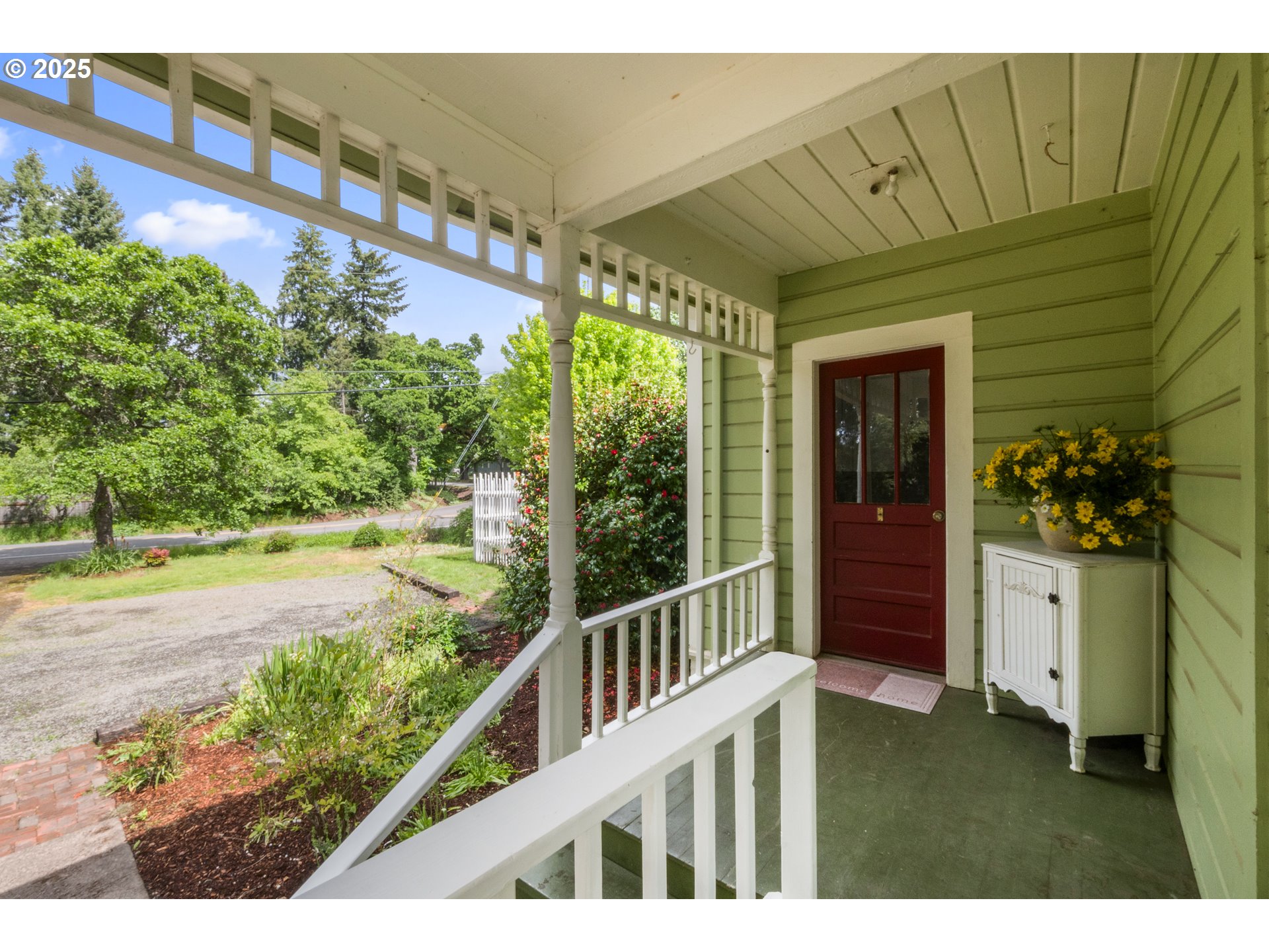 1067 Oak Street Silverton, OR 97381 - Photo 3 of 45