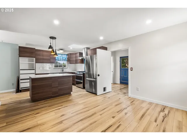 $655,000 | 1067 Oak Street, Silverton, OR 97381