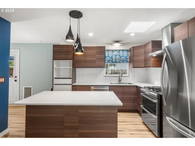 $655,000 | 1067 Oak Street, Silverton, OR 97381