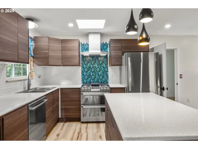 $655,000 | 1067 Oak Street, Silverton, OR 97381