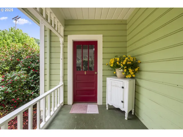 $655,000 | 1067 Oak Street, Silverton, OR 97381