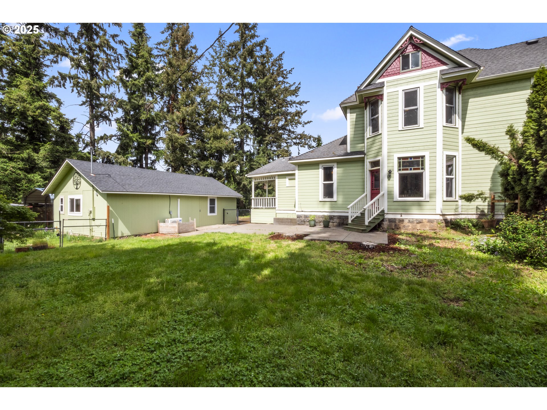 1067 Oak Street Silverton, OR 97381 - Photo 5 of 45 Porch