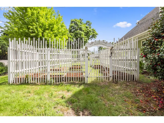 $655,000 | 1067 Oak Street, Silverton, OR 97381