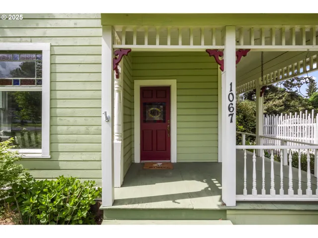 $655,000 | 1067 Oak Street, Silverton, OR 97381