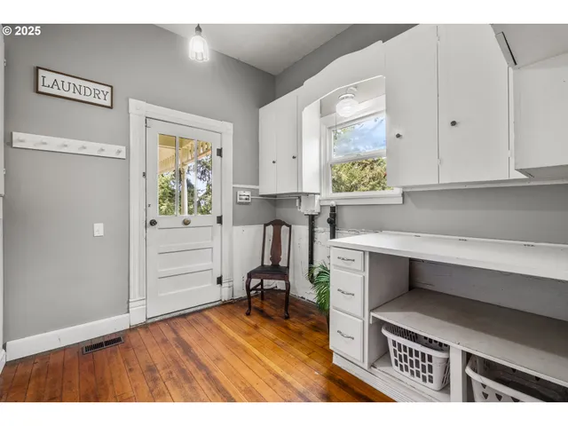 $655,000 | 1067 Oak Street, Silverton, OR 97381