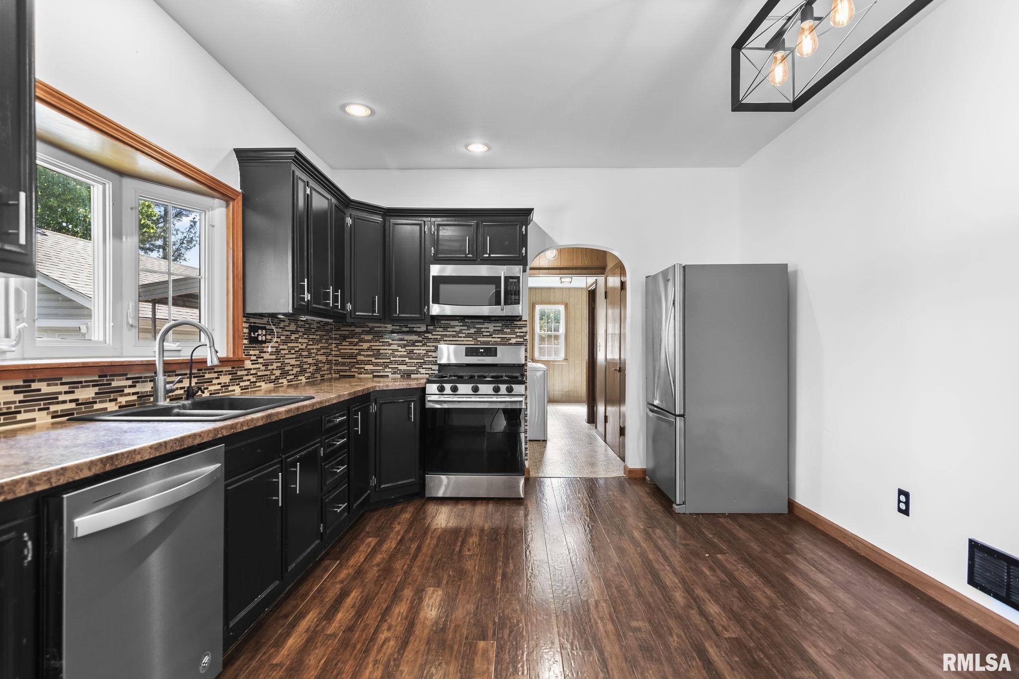 324 Edwards Street Nokomis, IL 62075 - Photo 15 of 47